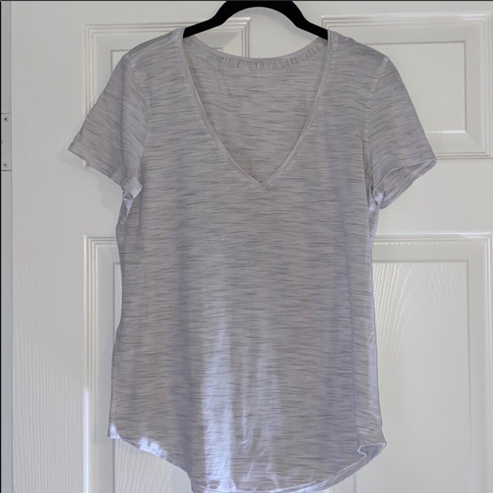 Lulu Lemon 🍋 V Neck Tee
